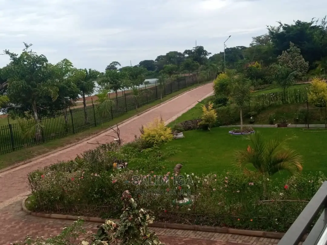 4bdrm Duplex in Kololo Property, Wakiso / Wakiso for Sale in Wakiso / Wakiso
