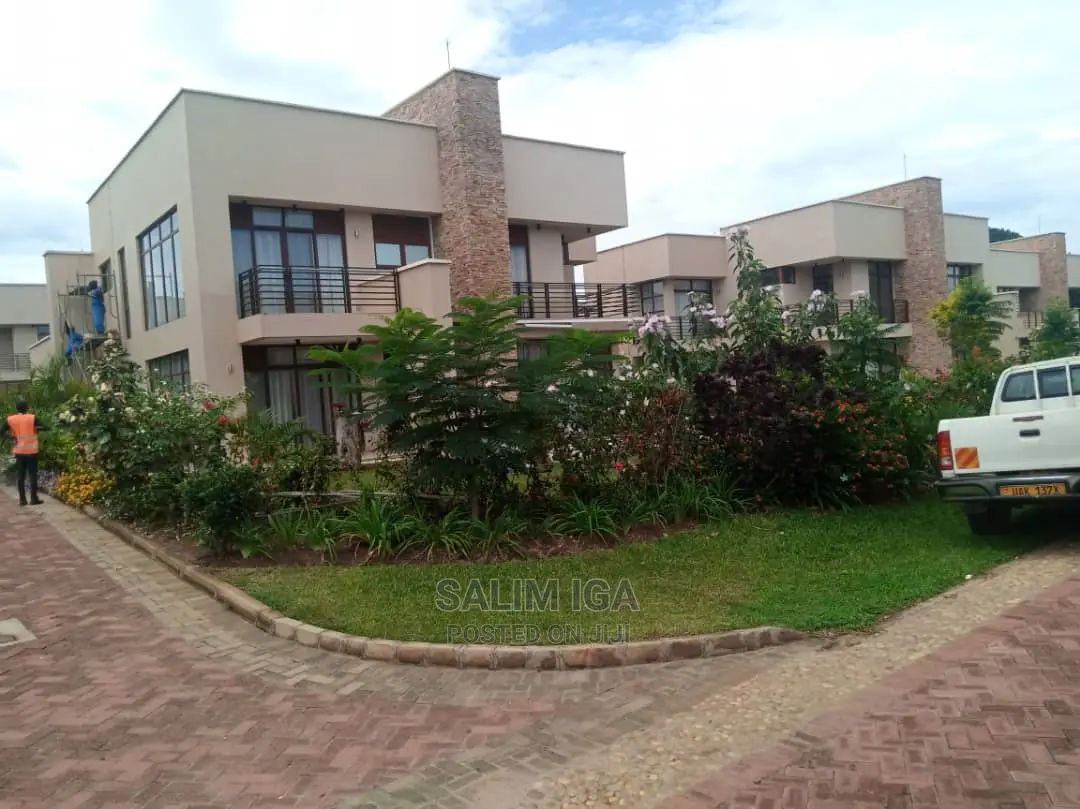4bdrm Duplex in Kololo Property, Wakiso / Wakiso for Sale in Wakiso / Wakiso