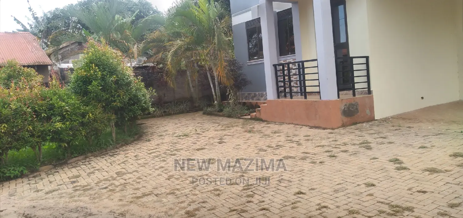 4bdrm Block of Flats in Nkumba Heights, Central Division for Sale in Central Division