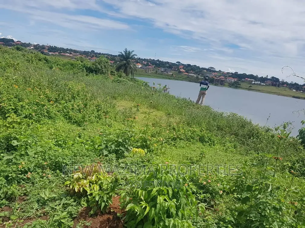 Prime Land Measurig Direct From Lake Onsale Nkumba Ntebe Rd in Central Division