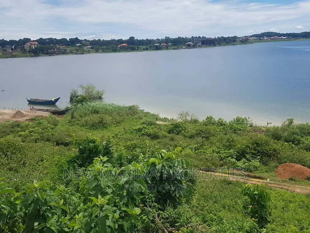Prime Land Measurig Direct From Lake Onsale Nkumba Ntebe Rd in Central Division