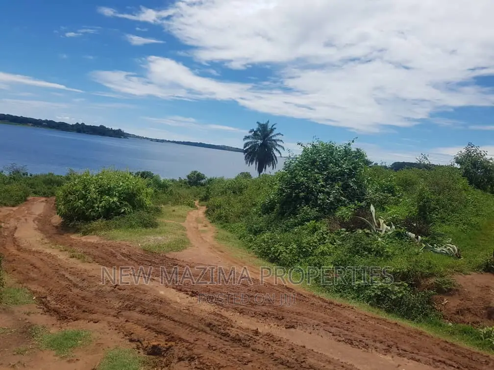Prime Land Measurig Direct From Lake Onsale Nkumba Ntebe Rd in Central Division