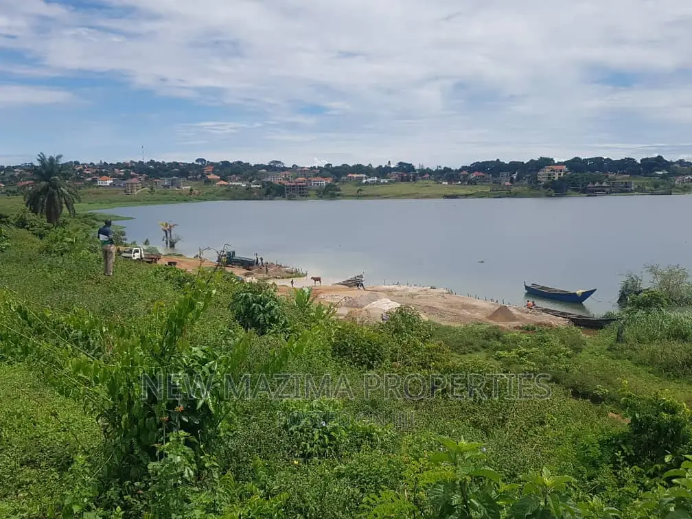 Prime Land Measurig Direct From Lake Onsale Nkumba Ntebe Rd in Central Division