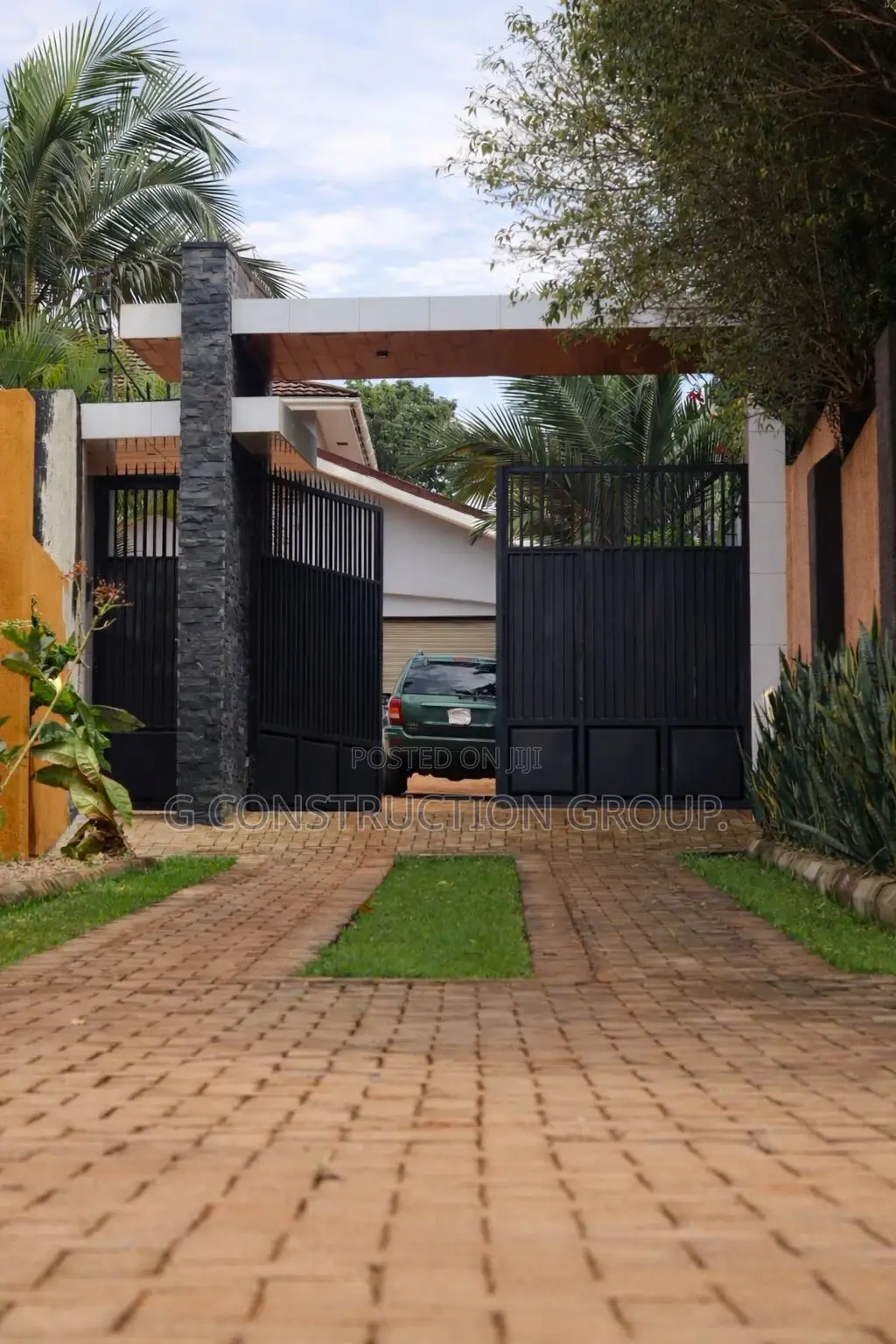 Stand Alone Fully Furnished House With Swimming Pool in Nakawa