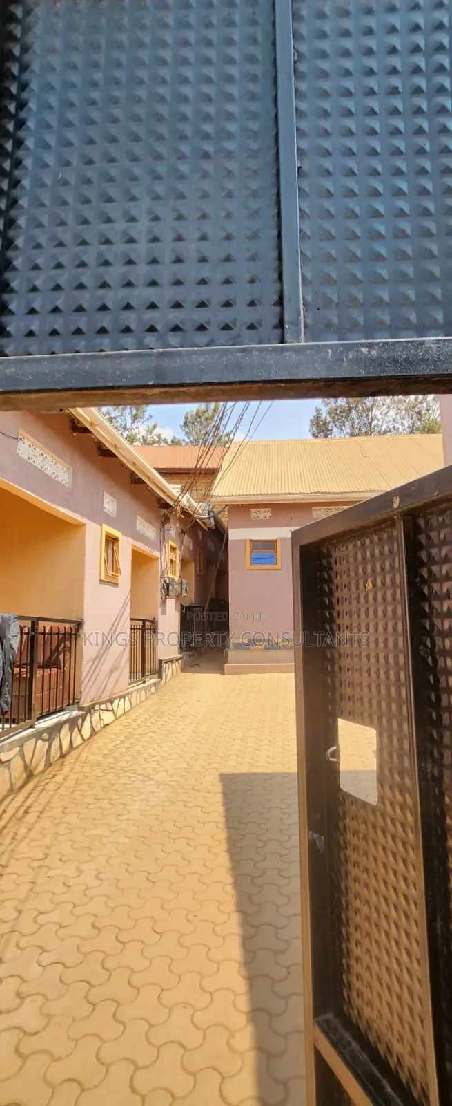 Furnished 6bdrm Room & Parlour in Katooke Estate, Wakiso / Wakiso in Wakiso / Wakiso