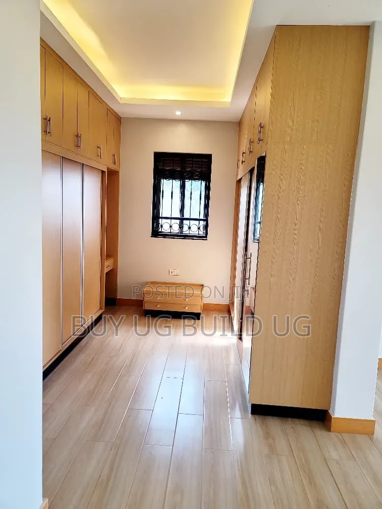 5bdrm Mansion in Gayaza - Namavundu, Division B for sale in Division B
