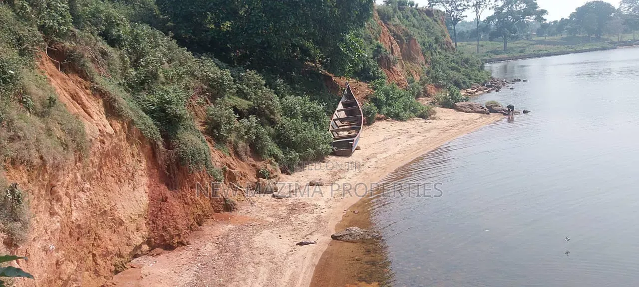 Two Acres Measuring Direct From Lake on Quicksale in Nkumba Kasanyi in Central Division