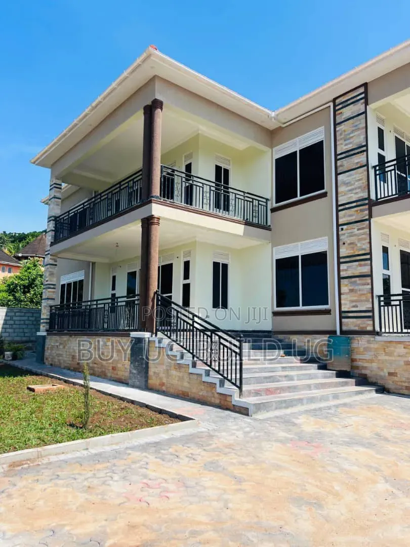 6bdrm Mansion in Bwebajja Entebe Road, Division A for sale in Division A