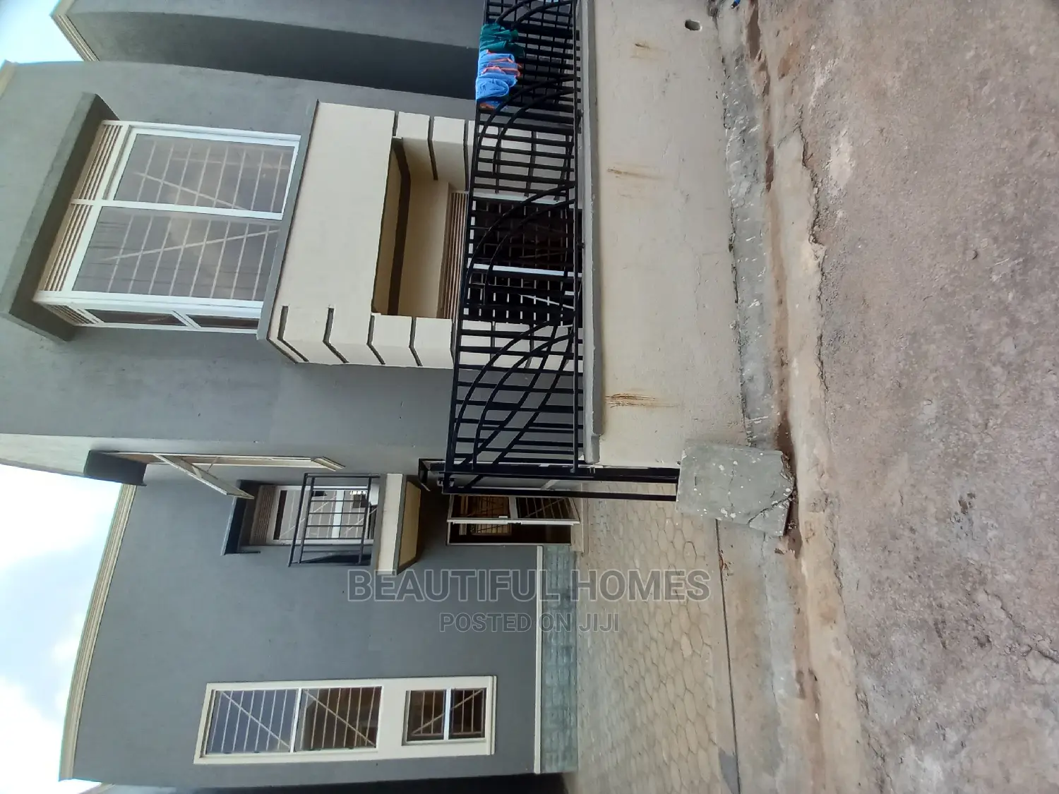 Furnished 4bdrm Duplex in Kira Tarmack for Sale in Kira