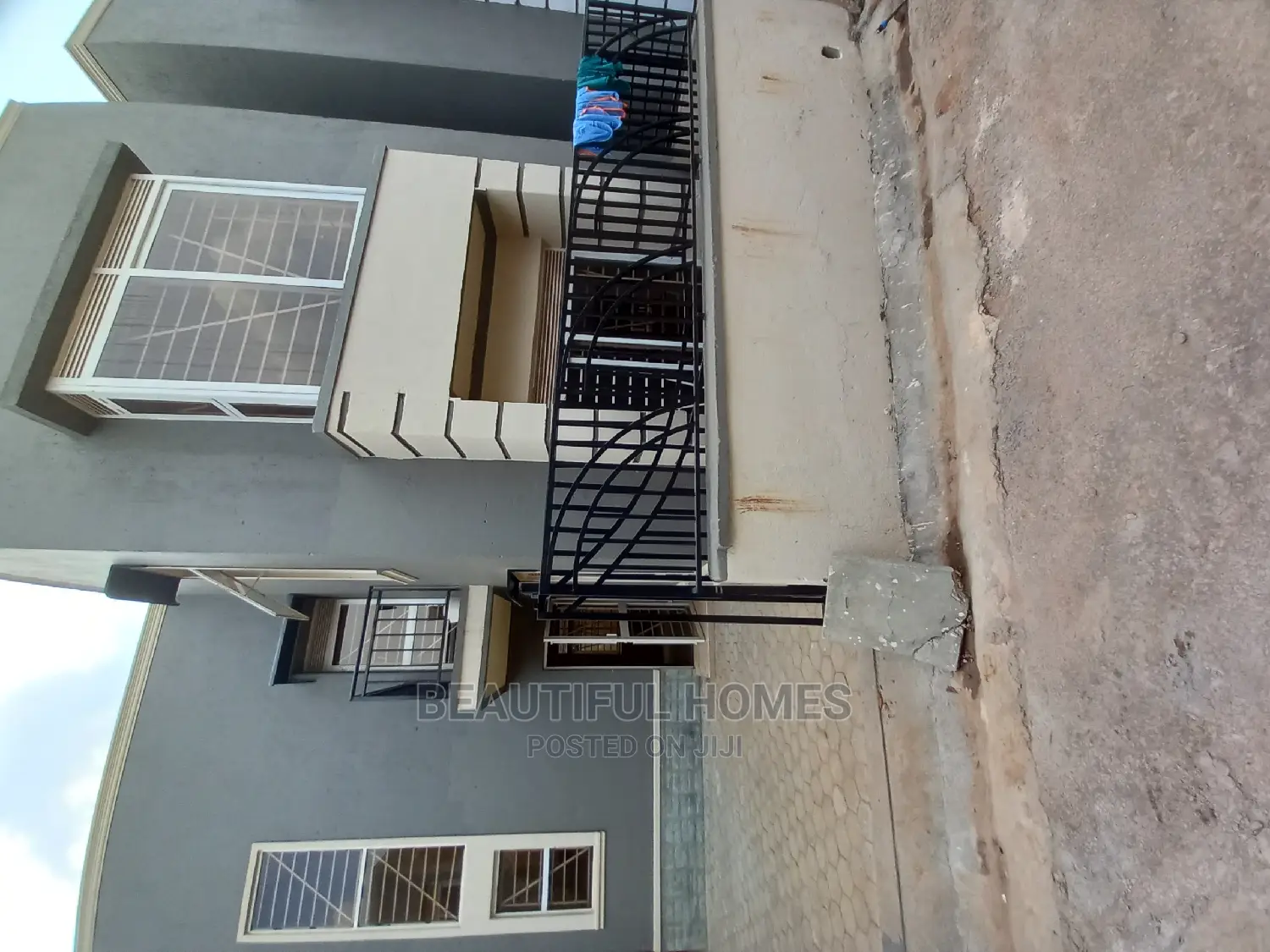 Furnished 4bdrm Duplex in Kira Tarmack for Sale in Kira