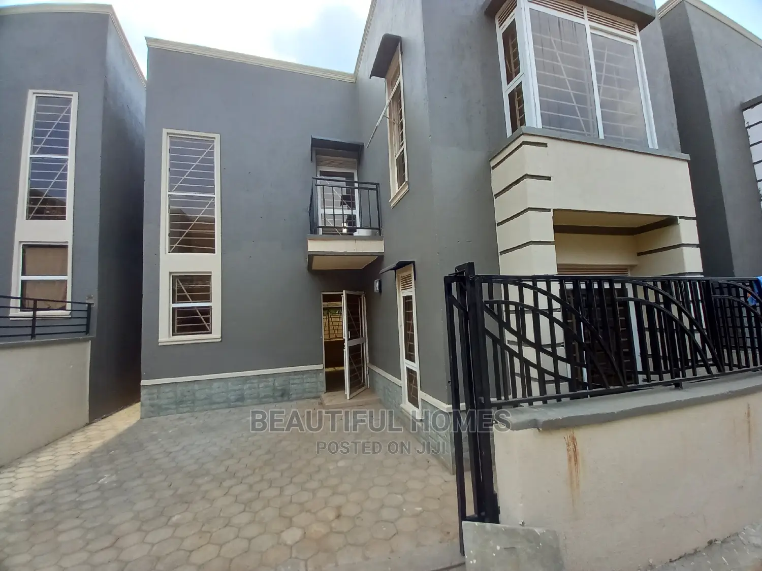 Furnished 4bdrm Duplex in Kira Tarmack for Sale in Kira
