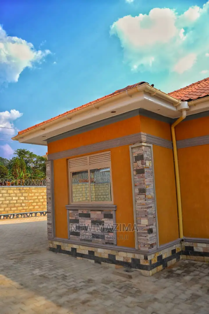 3bdrm Bungalow in Wakiso Namusera, Division a for Sale in Division A
