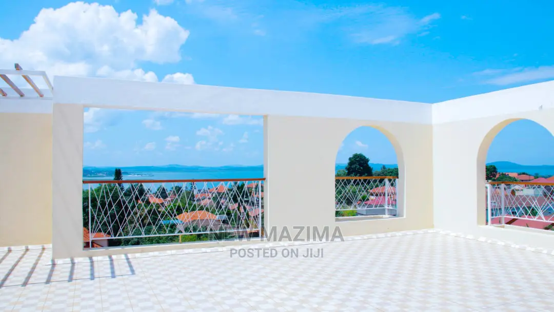 3bdrm Townhouse/Terrace in Muyenga Heights, Central Division for Sale in Central Division