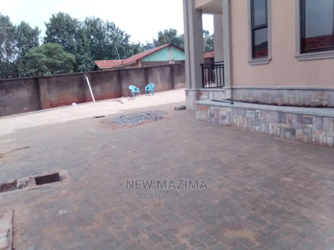 2bdrm Block of Flats in Makindye Kizungu, Central Division for Rent in Central Division