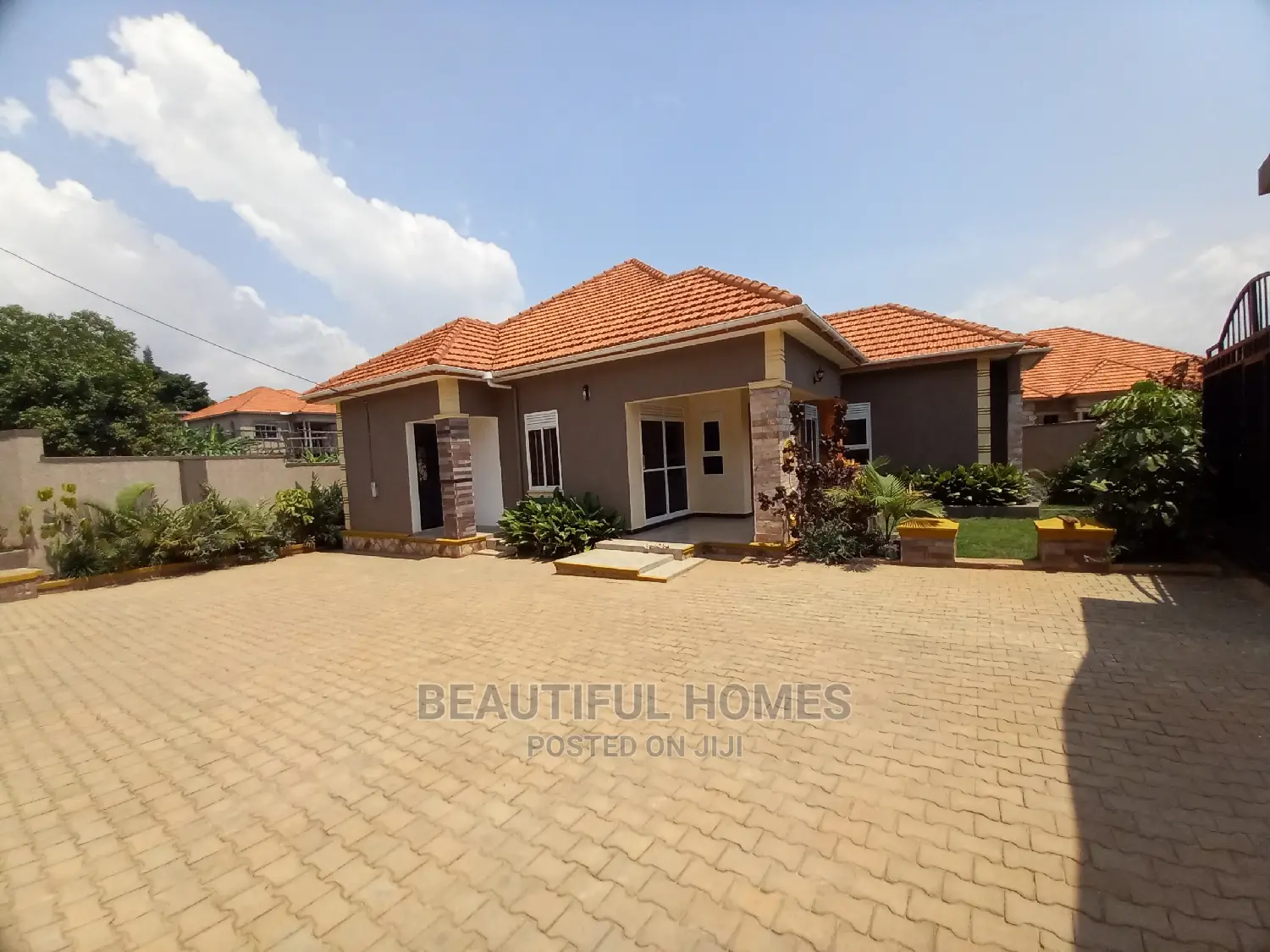 Furnished 4bdrm Bungalow in Tarmacked, Kira for Sale in Kira