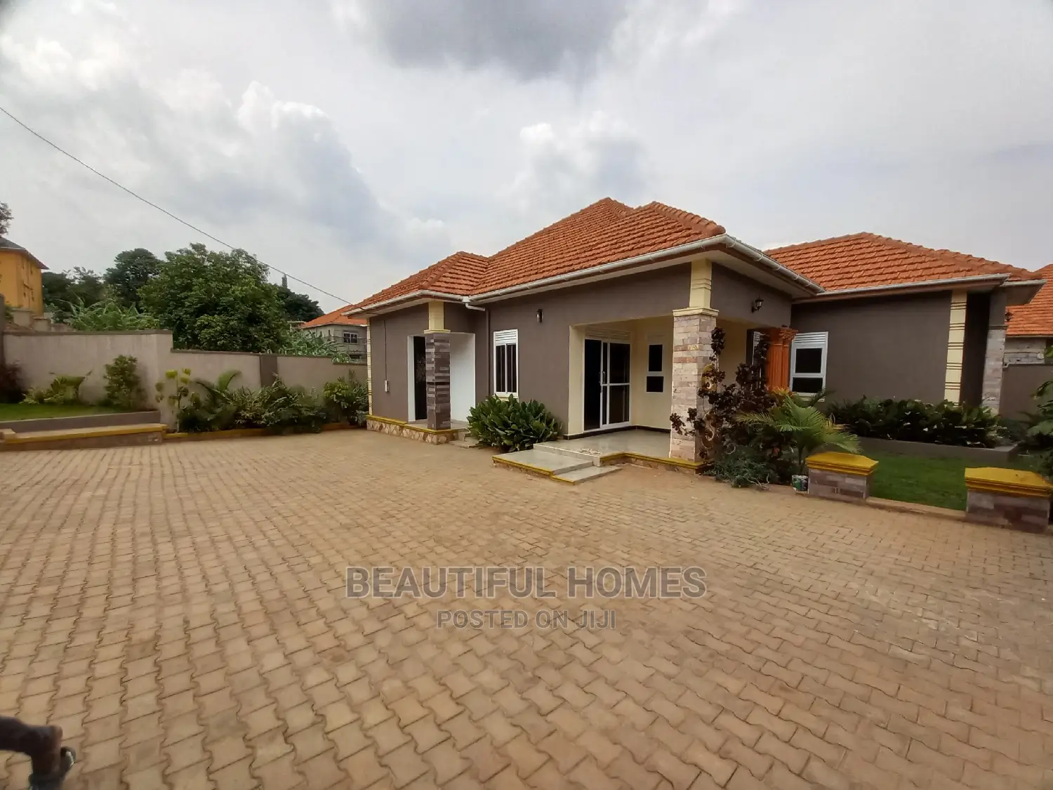 Furnished 4bdrm Bungalow in Kira Corporate for Sale in Kira