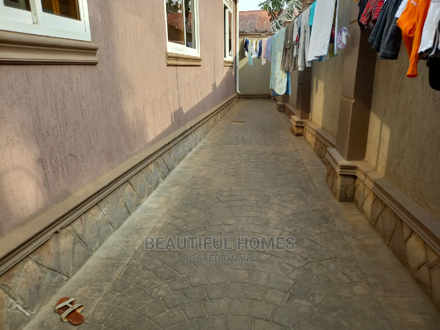 Furnished 4bdrm House in Kira Diplomat for Sale in Kira