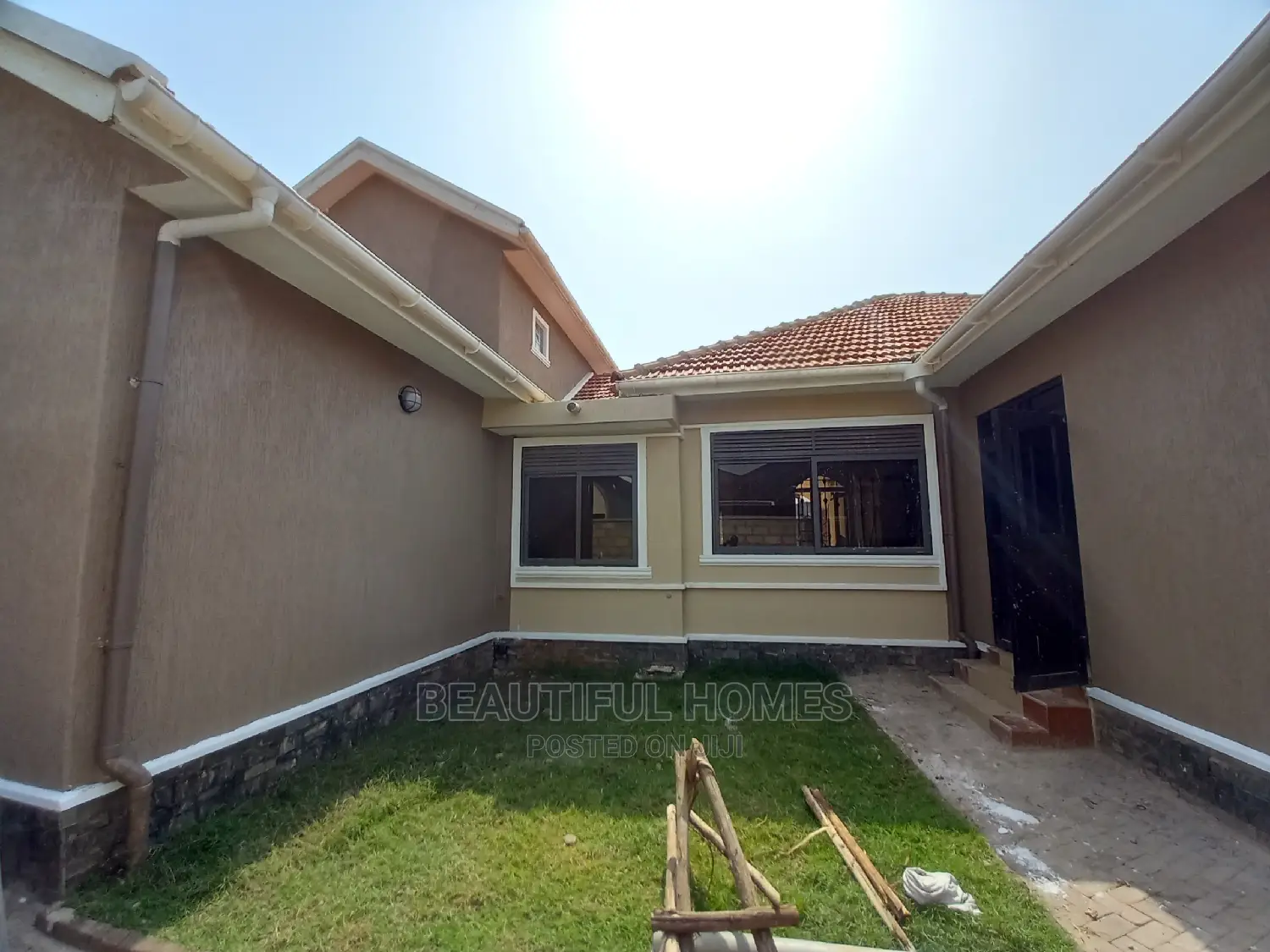 Furnished 4bdrm House in Kira Corporate for Sale in Kira