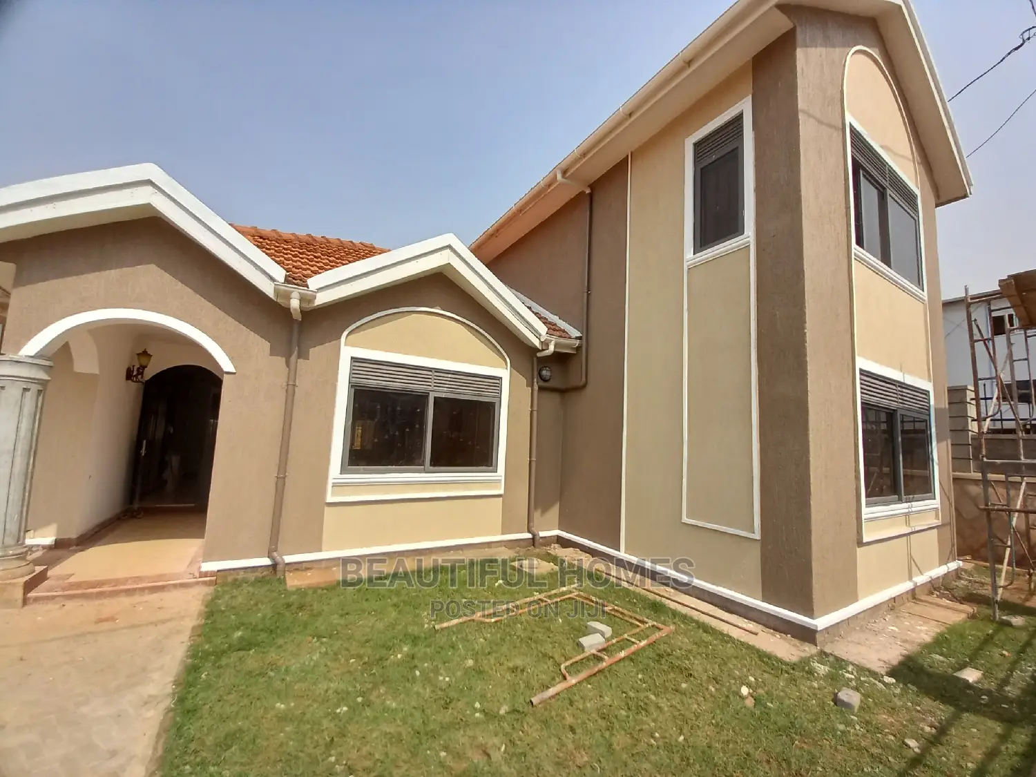 Furnished 4bdrm Mansion in Kira Adorable for Sale in Kira