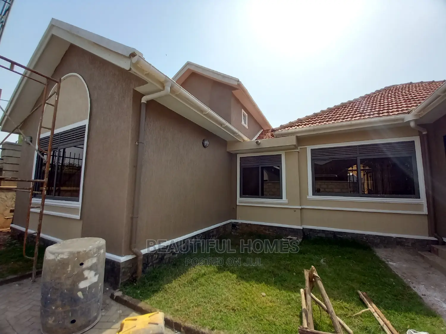 Furnished 4bdrm Mansion in Kira Adorable for Sale in Kira