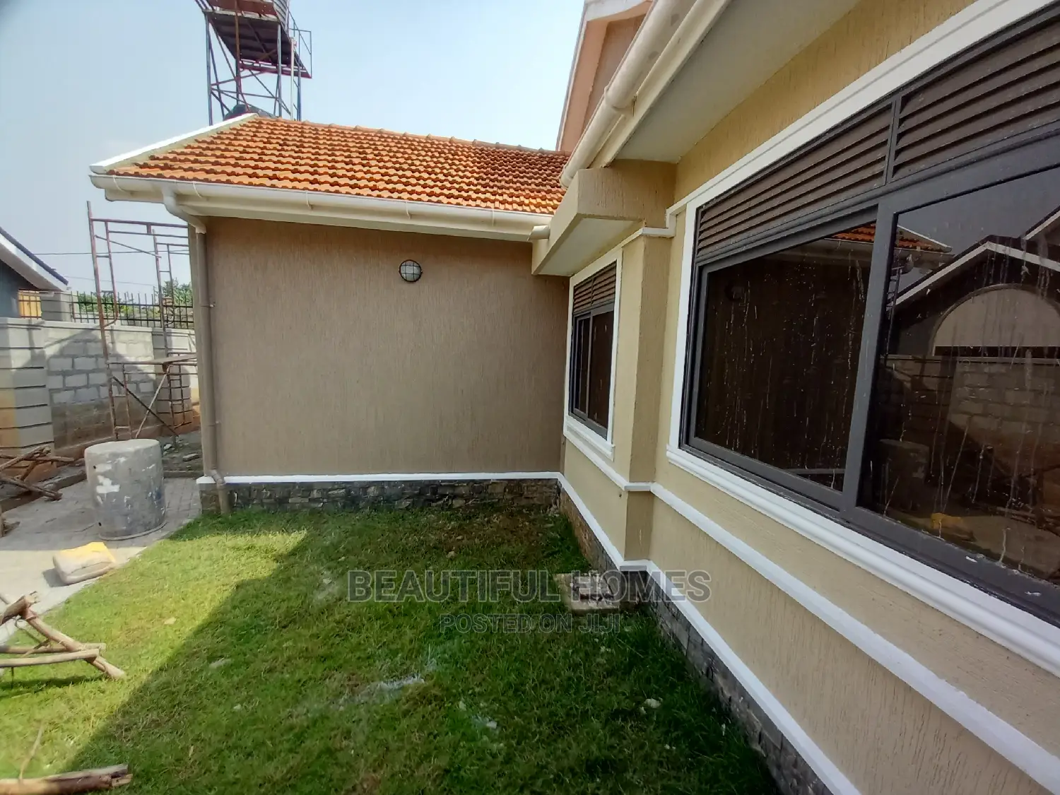 Furnished 4bdrm Mansion in Kira Adorable for Sale in Kira
