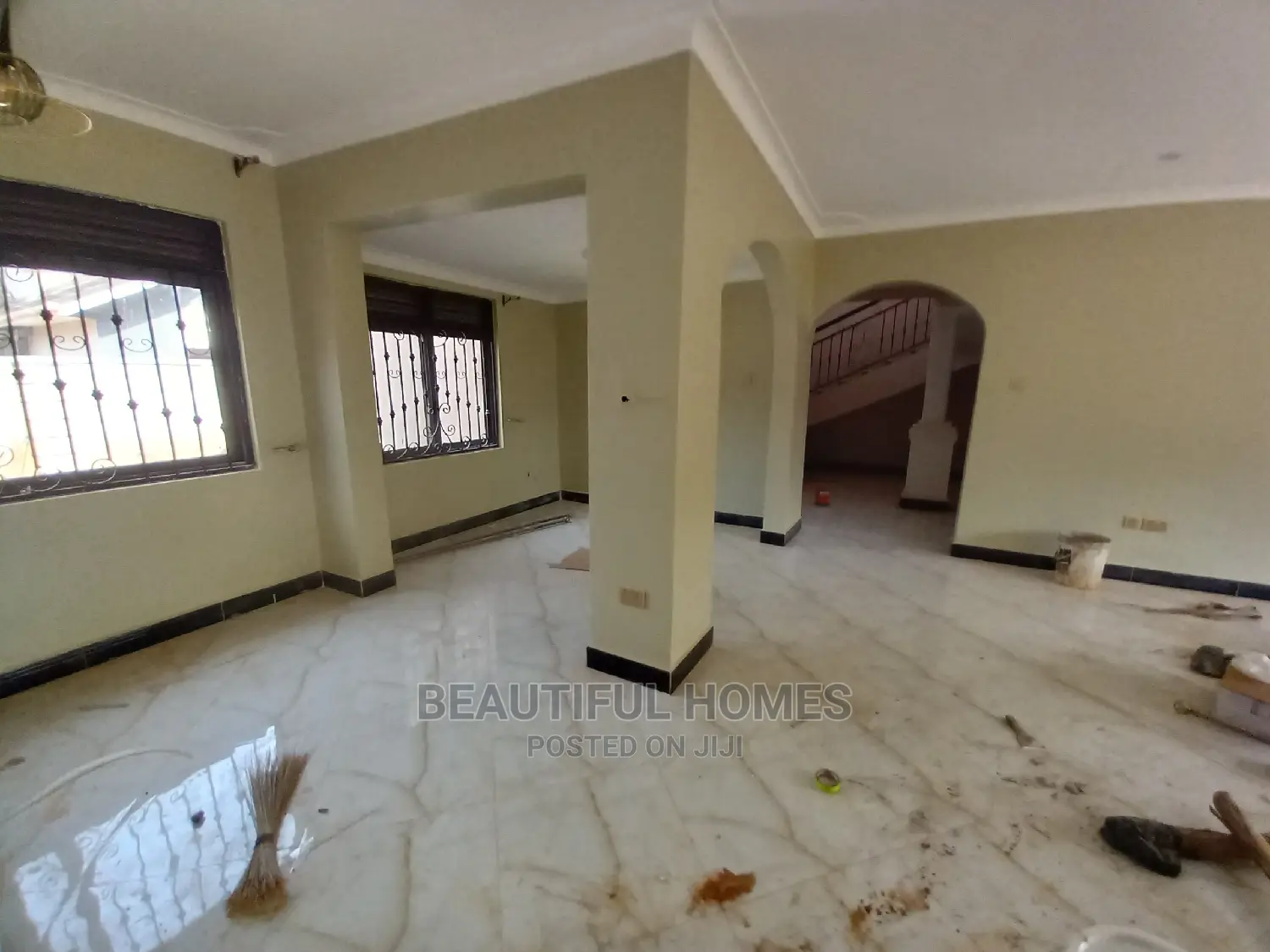 Furnished 4bdrm Mansion in Kira Adorable for Sale in Kira