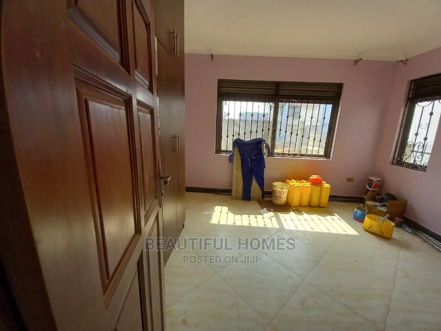 Furnished 4bdrm Mansion in Kira Adorable for Sale in Kira