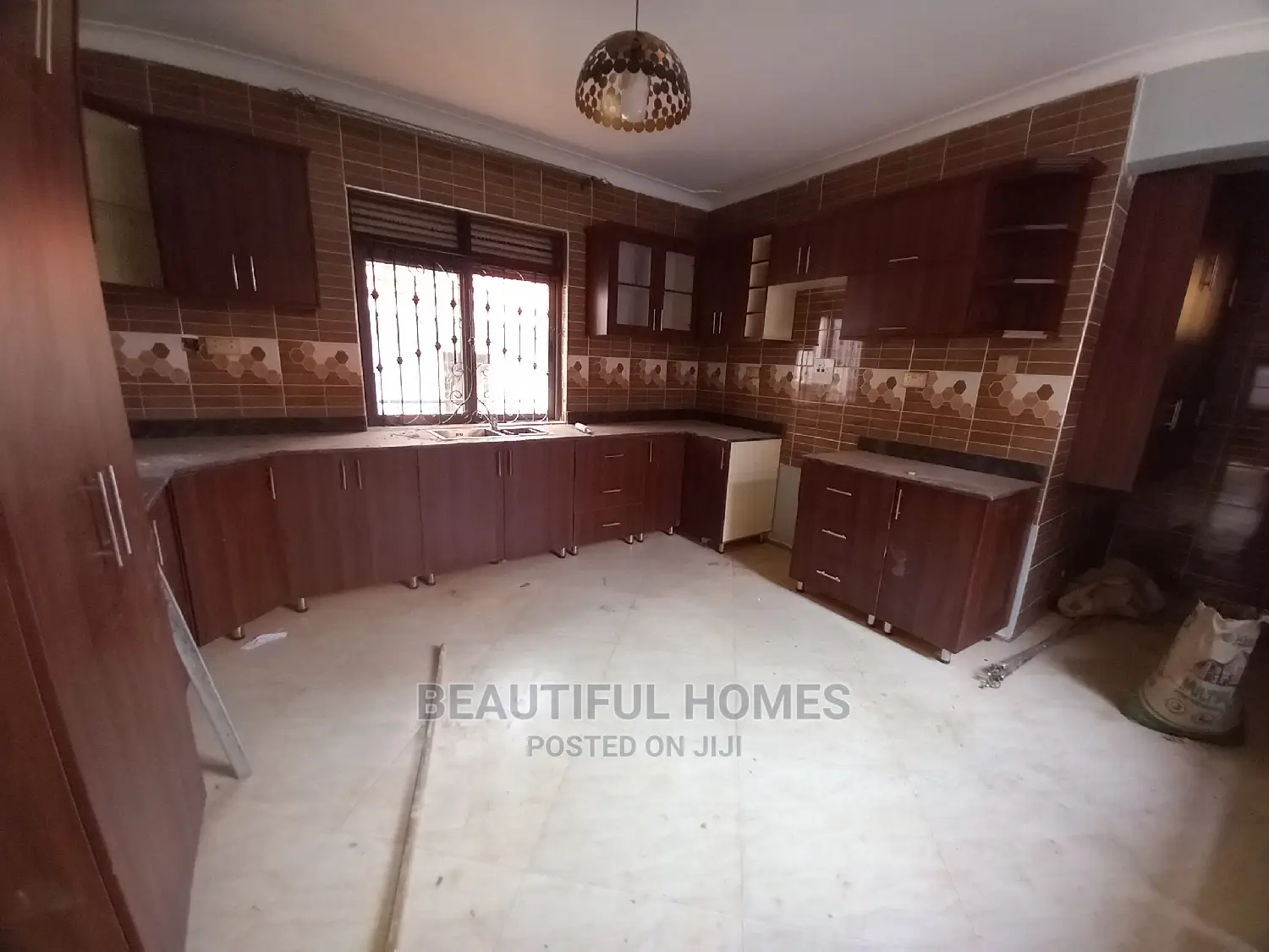 Furnished 4bdrm Duplex in Kira Gated for Sale in Kira