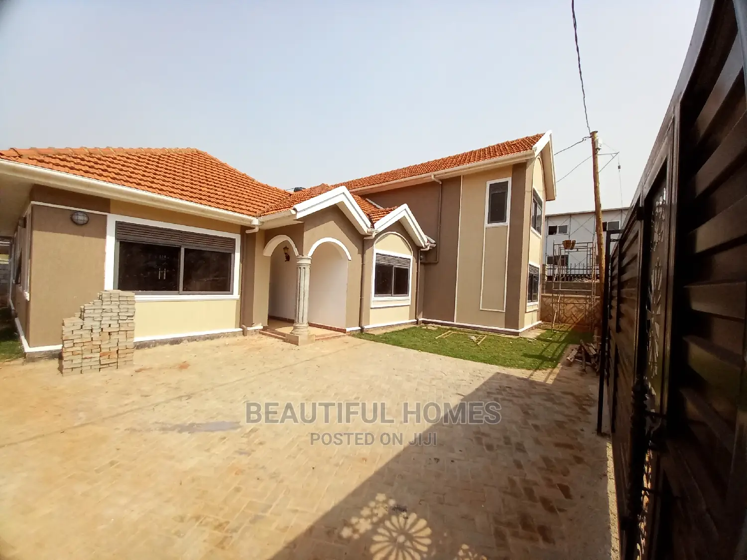 Furnished 4bdrm Duplex in Kira Gated for Sale in Kira