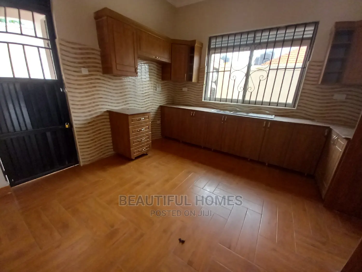 Furnished 4bdrm House in Ministers Village, Kira for Sale in Kira