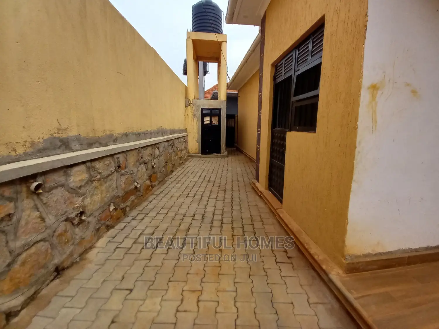 Furnished 4bdrm House in Tarmacked Lane, Kira for Sale in Kira