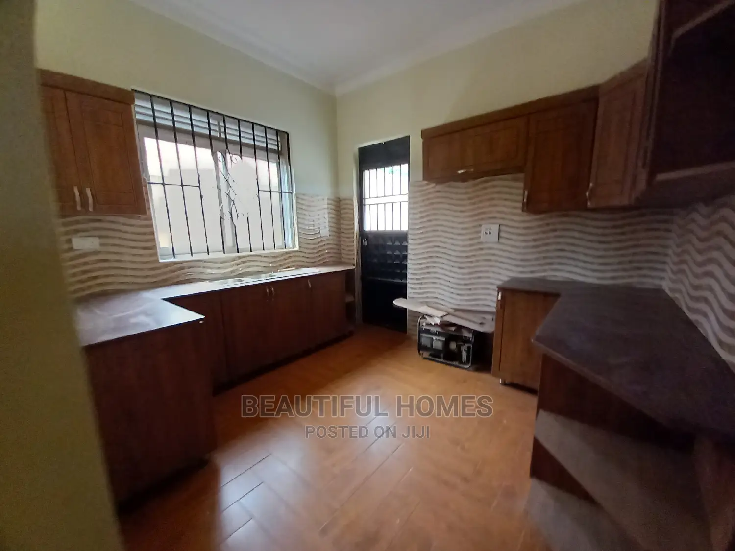 Furnished 4bdrm Mansion in Palatial Estate, Kira for Sale in Kira