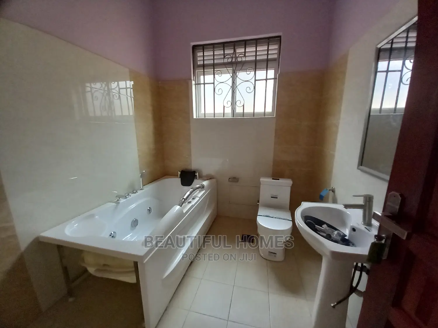 Furnished 4bdrm Mansion in Palatial Estate, Kira for Sale in Kira