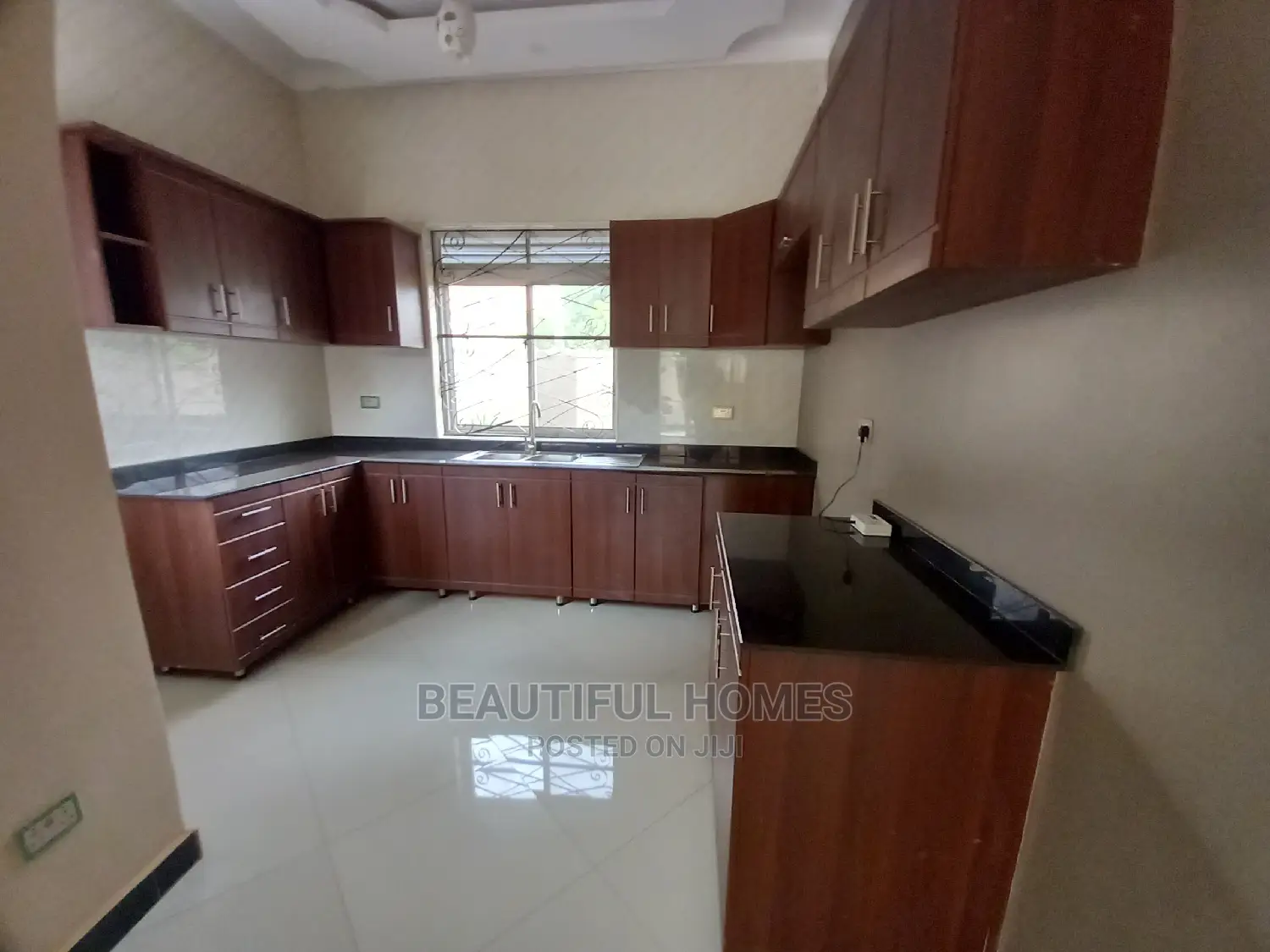 Furnished 4bdrm House in Minister'S Lane, Kira for Sale in Kira