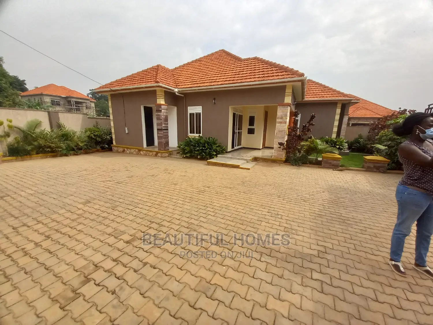 Furnished 4bdrm House in Kira Tarmacked Close for Sale in Kira