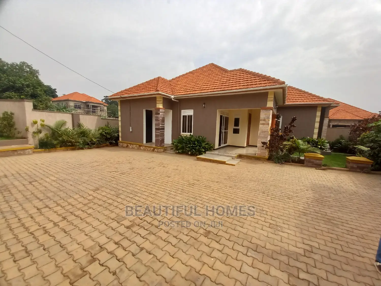 Furnished 4bdrm House in Kira Tarmacked Close for Sale in Kira
