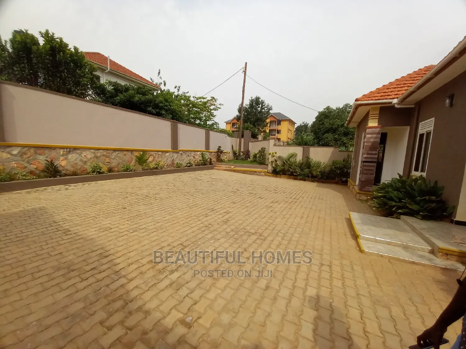 Furnished 4bdrm House in Classy Neighborhood, Kira for Sale in Kira