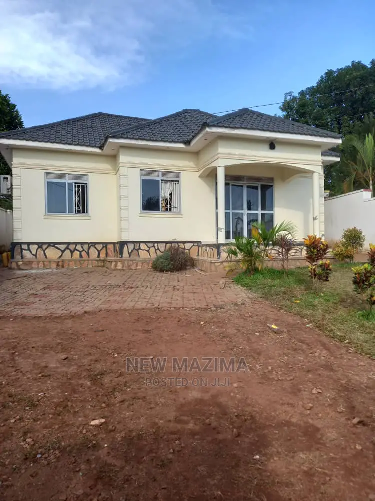 3bdrm House in Seguku Katare, Division a for Sale in Division A