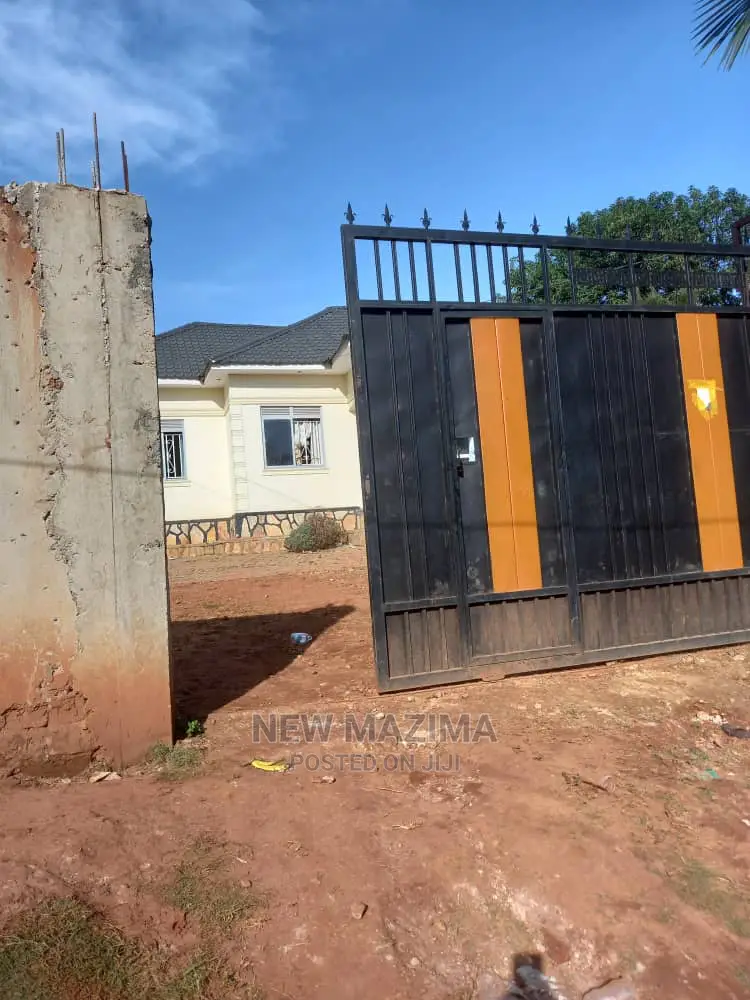 3bdrm House in Seguku Katare, Division a for Sale in Division A