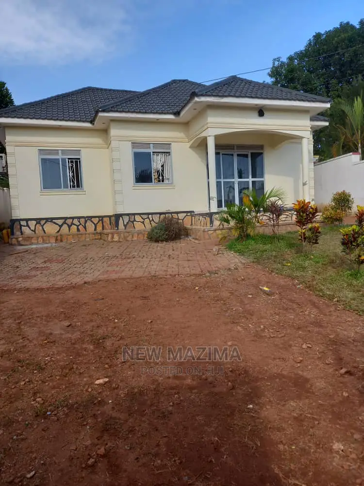 3bdrm House in Seguku Katare, Division a for Sale in Division A