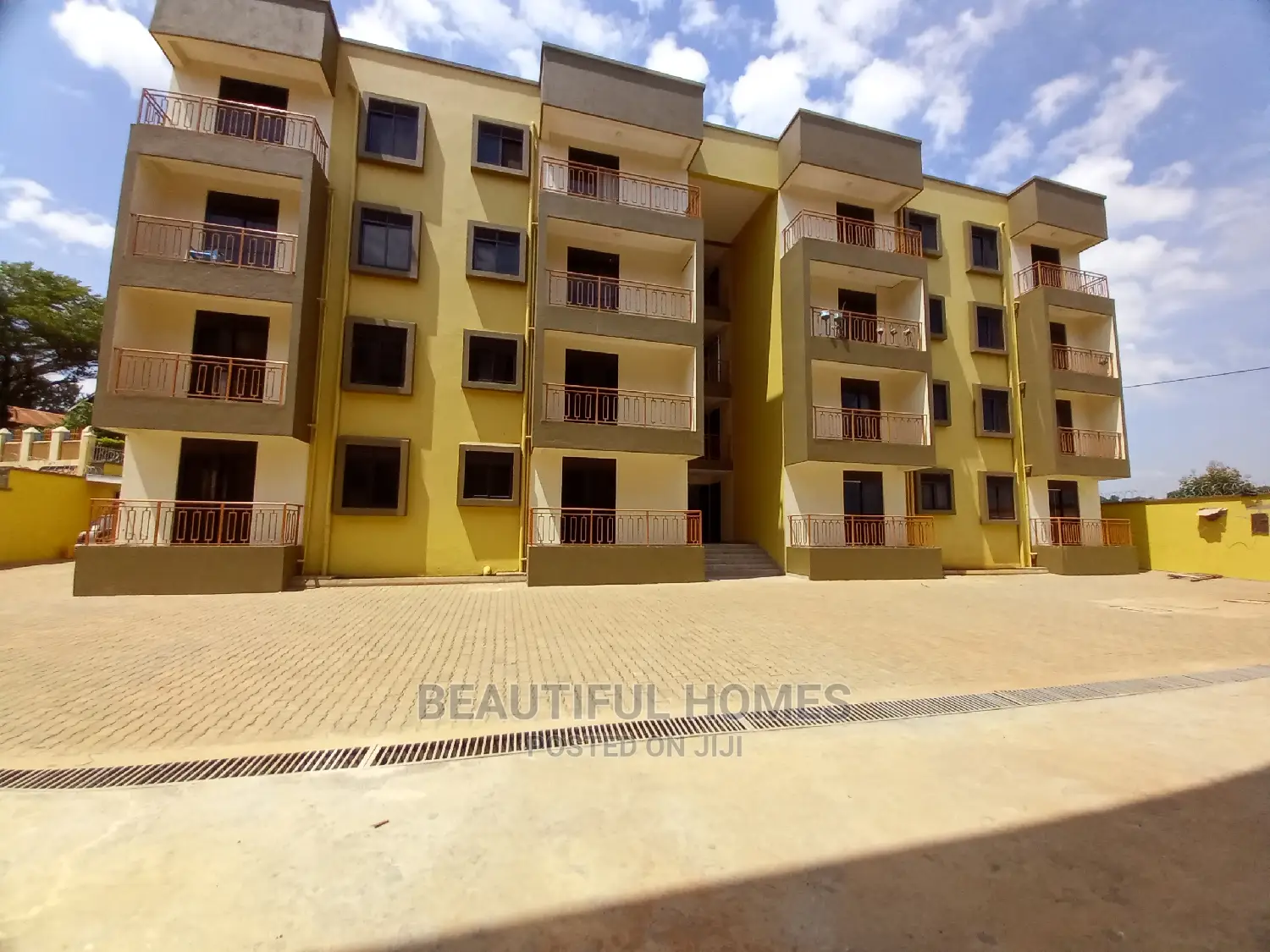 Furnished 3bdrm Condo in Kisaasi Tarmacked, Central Division for Sale in Central Division