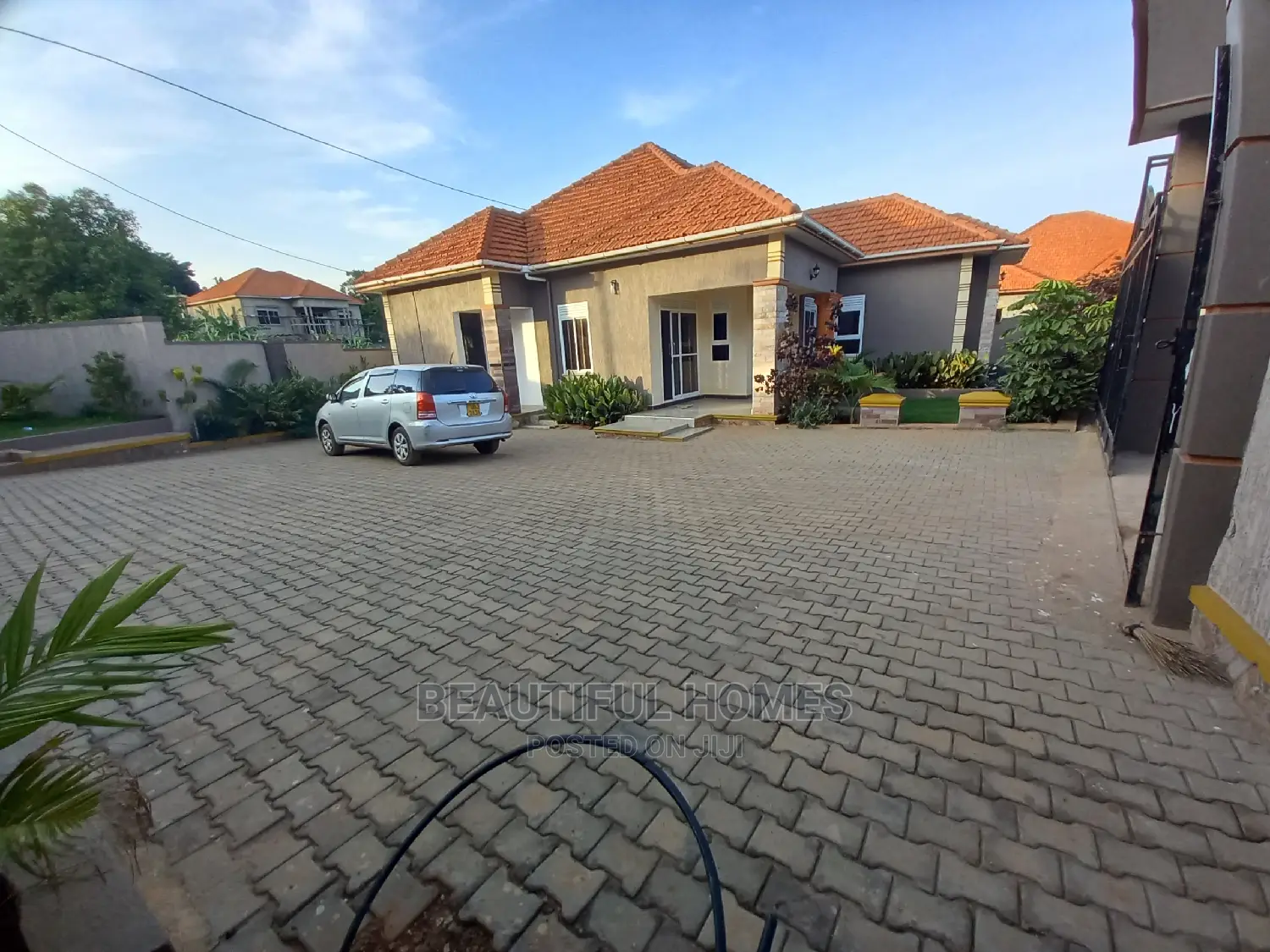 Furnished 4bdrm House in Wealthy Neighborhood, Kira for Sale in Kira