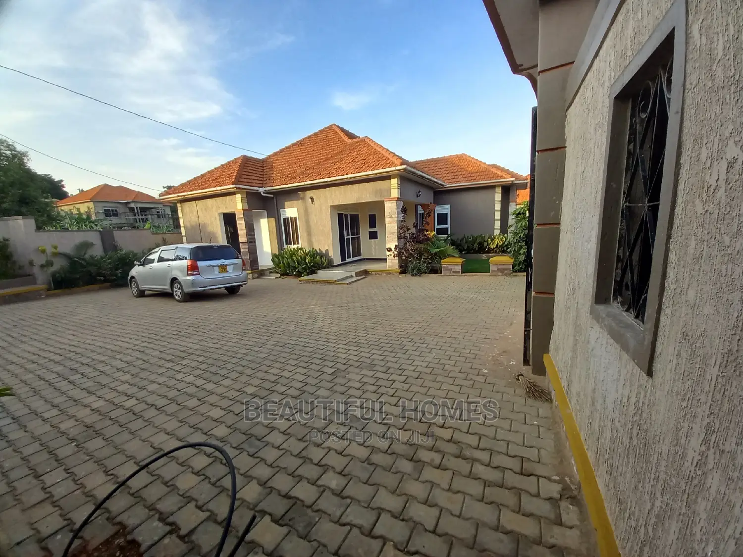 Furnished 4bdrm House in Wealthy Neighborhood, Kira for Sale in Kira