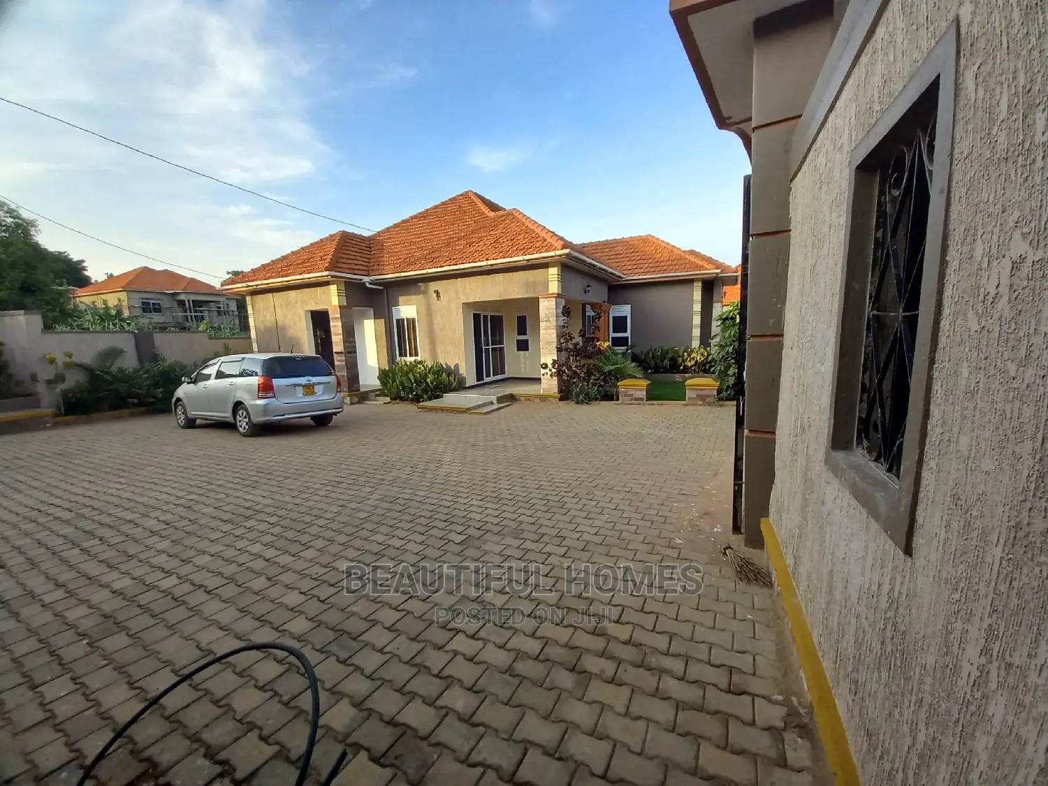 Furnished 4bdrm House in Wealthy Neighborhood, Kira for Sale in Kira