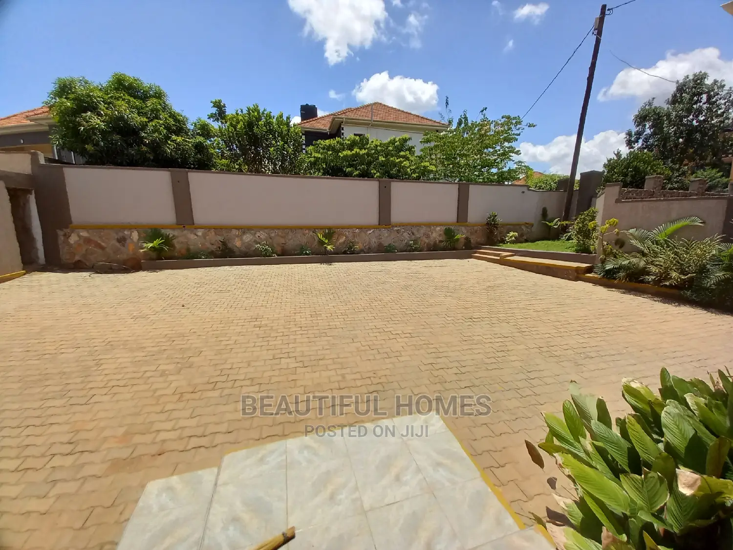 Furnished 4bdrm Bungalow in Richest Estate, Kira for Sale in Kira