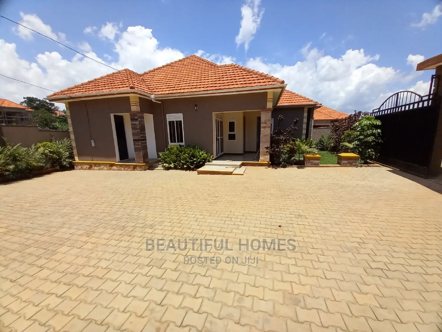 Furnished 4bdrm House in Gated Tarmack Estate, Kira for Sale in Kira