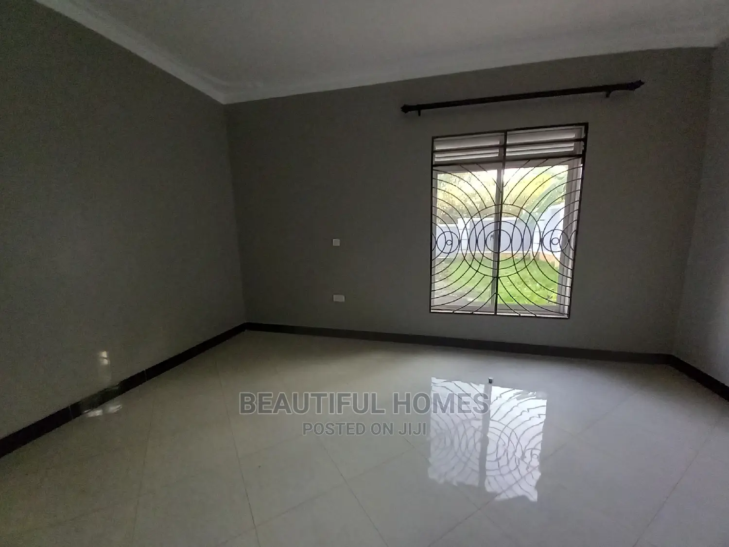 Furnished 2bdrm Apartment in Kisaasi, Central Division for Sale in Central Division