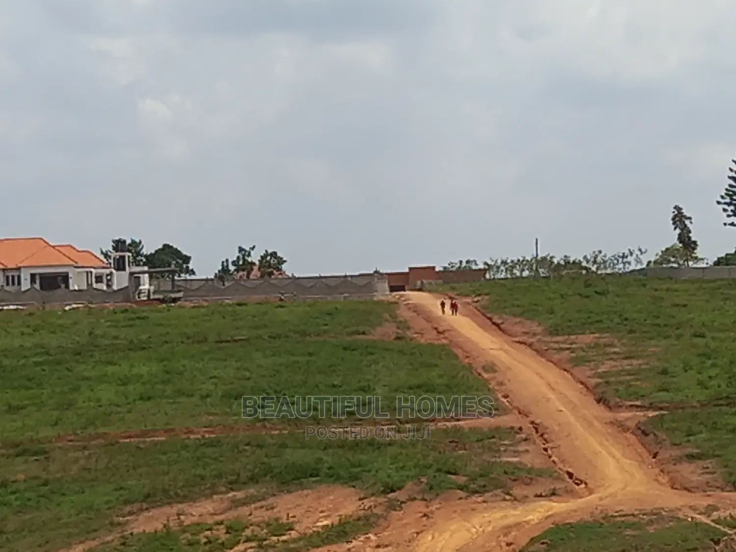 Kasangati 100 by 100 in First Class Neighborhood on Sell in Nangabo