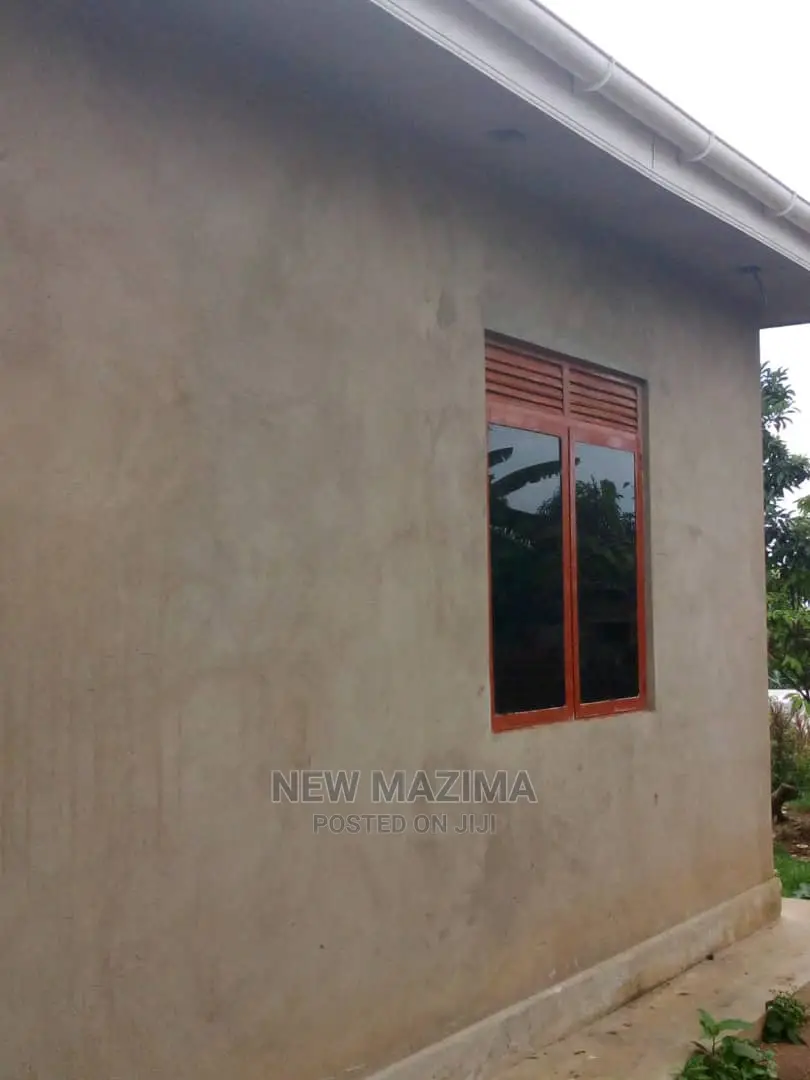2bdrm House in Ntebe Rd Kawuku, Division a for Sale in Division A