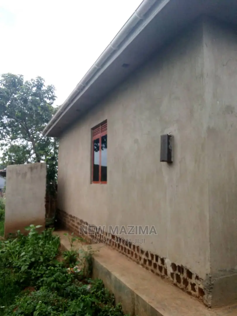 2bdrm House in Ntebe Rd Kawuku, Division a for Sale in Division A
